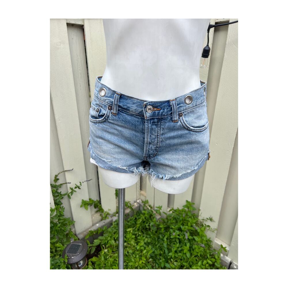 WE THE FREE Light Wash Festival Denim Shorts Metal Grommets Size 27